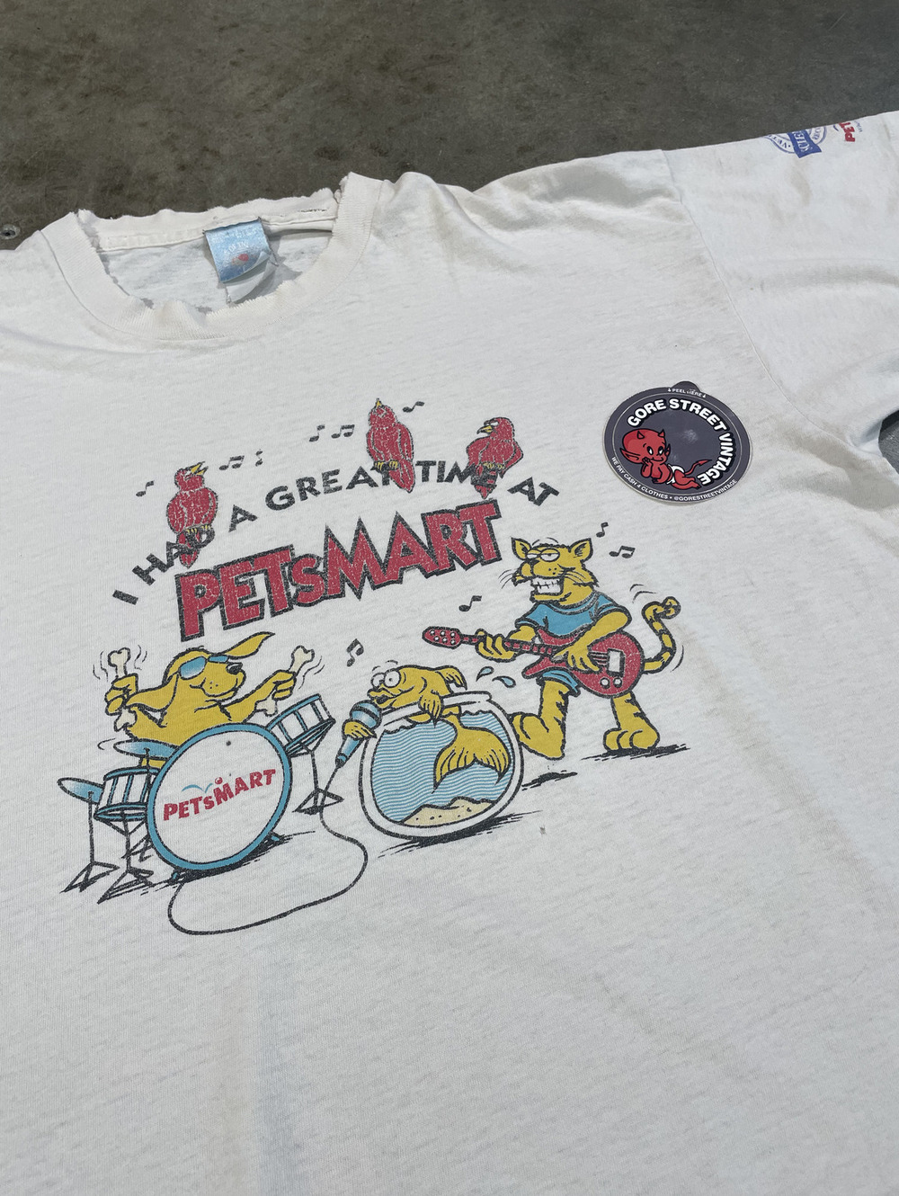 Vintage 90s Thrashed Distressed faded PetsMart Tee XL 23x30